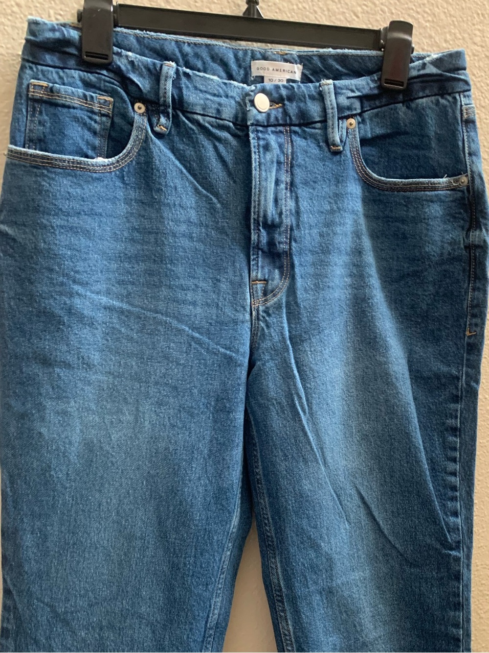 Good American Straight Leg Jeans in Blue